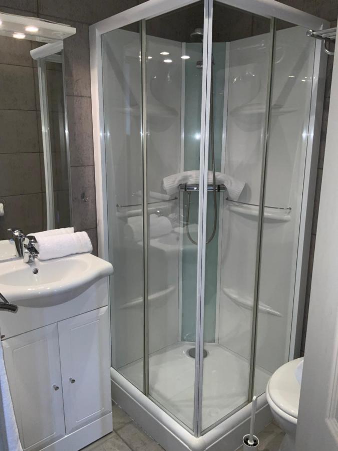 Les 3 Rois By Yy Hotel Villers-Bocage  Ngoại thất bức ảnh