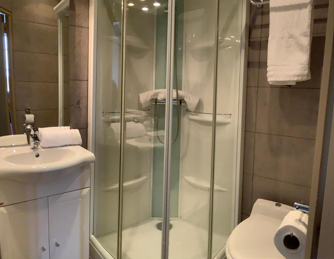 Les 3 Rois By Yy Hotel Villers-Bocage  Ngoại thất bức ảnh