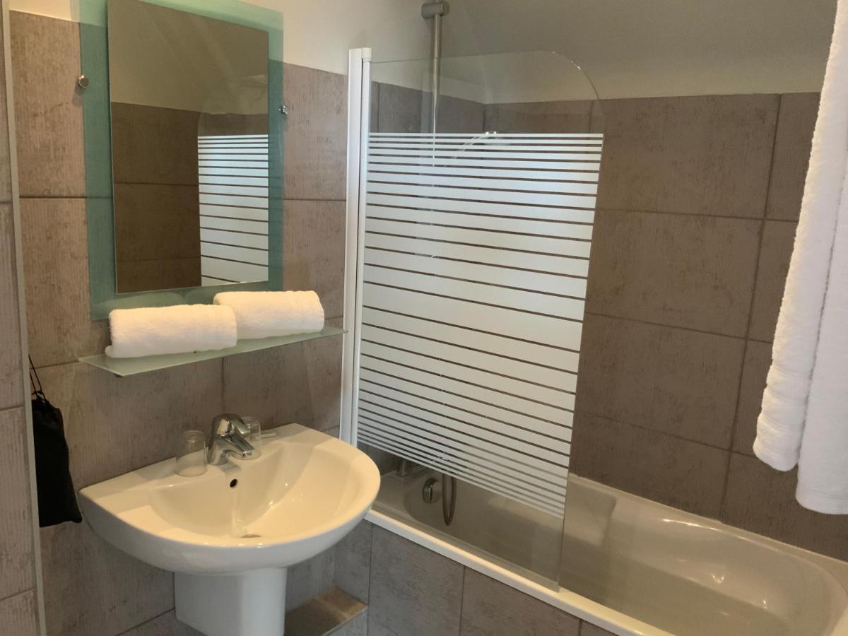 Les 3 Rois By Yy Hotel Villers-Bocage  Ngoại thất bức ảnh