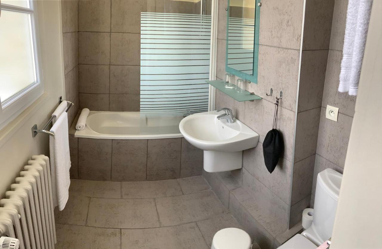 Les 3 Rois By Yy Hotel Villers-Bocage  Ngoại thất bức ảnh