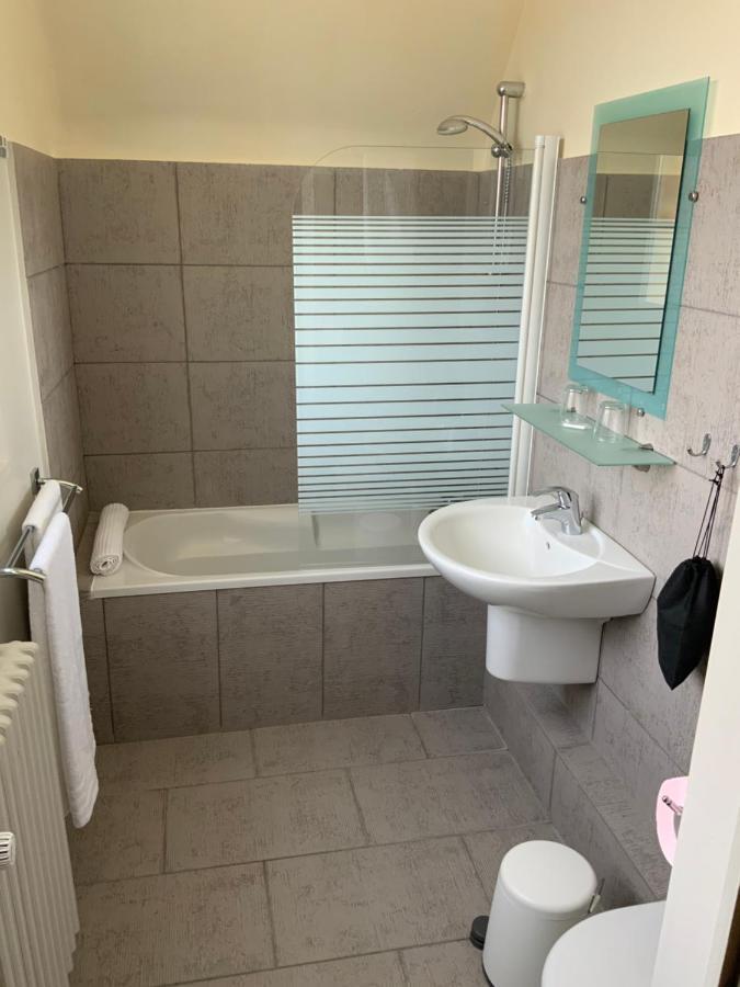 Les 3 Rois By Yy Hotel Villers-Bocage  Ngoại thất bức ảnh