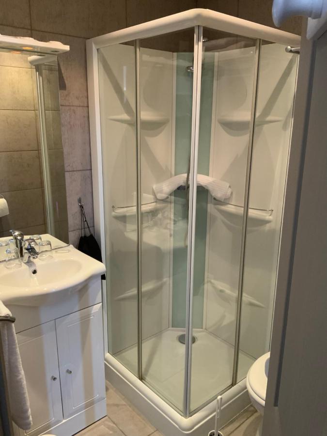 Les 3 Rois By Yy Hotel Villers-Bocage  Ngoại thất bức ảnh